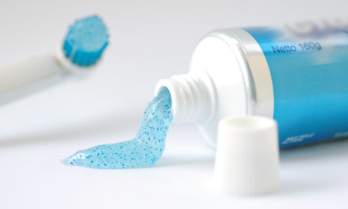 Подтверждена польза зубных паст с триклозаном