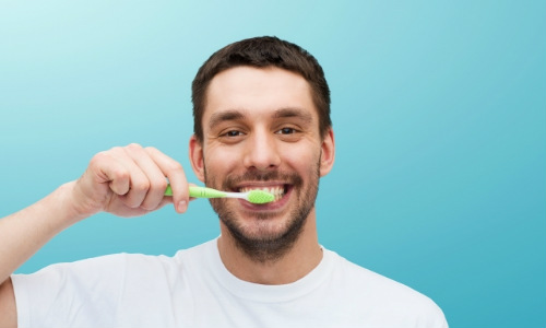 Мужчины экономны даже в отношении к зубным щеткам, в отличие от женщин